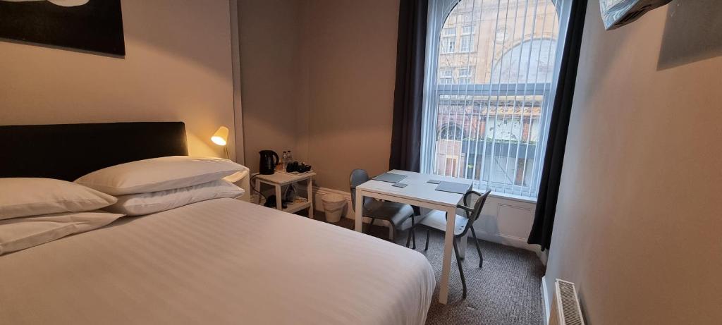 CITY EXPRESS room 2
