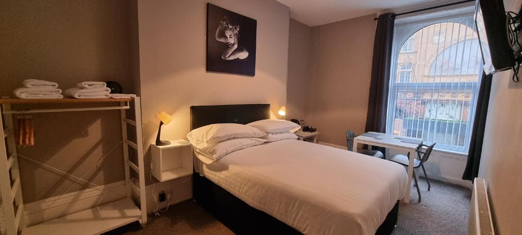 CITY EXPRESS room 3